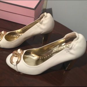 Juicy Couture Mariska Cream Leather Pumps S10M